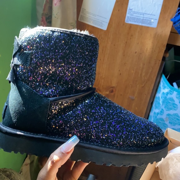 UGG COSMOS MINI BOW SIZE 7 - Picture 5 of 5